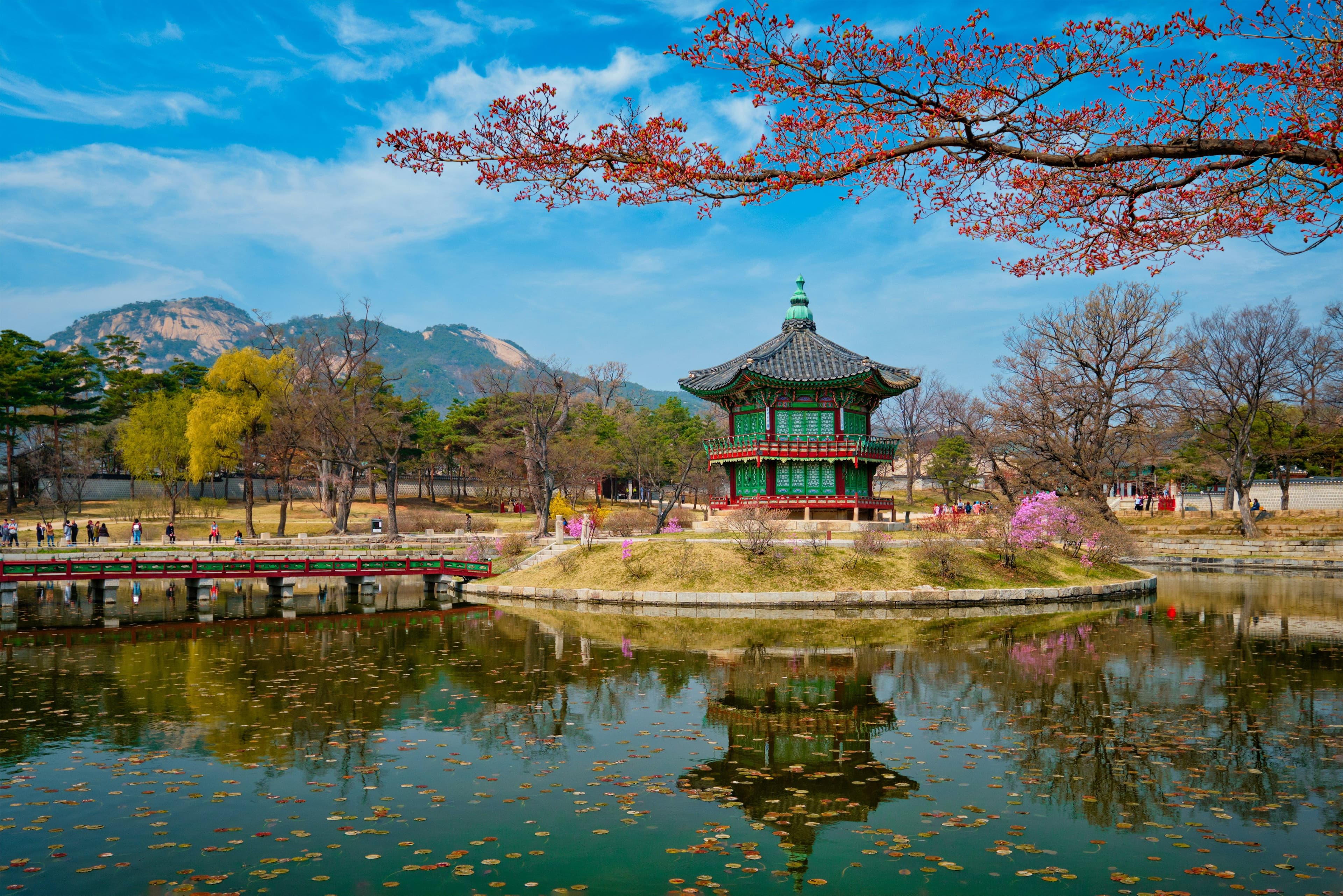 South Korea: Between Ultra-Modernity and Millennia-Old Traditions